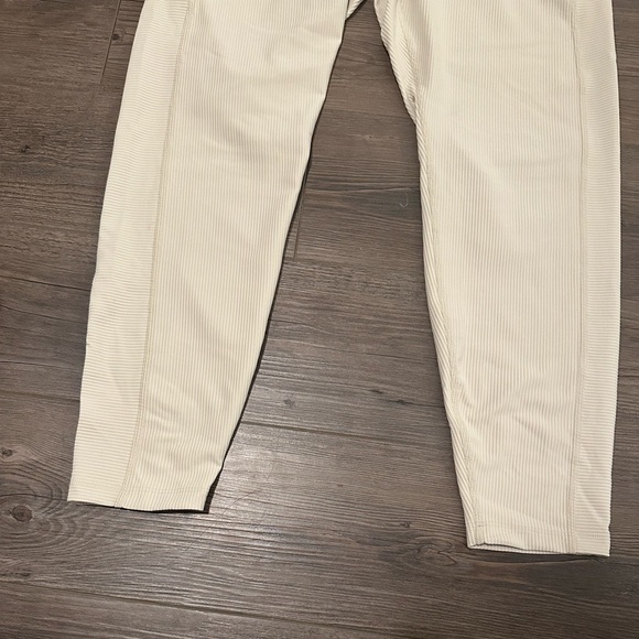 Old Navy Active Powersoft Leggings - Picture 5 of 8